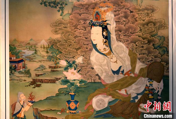 圖為5月16日，展覽中新創(chuàng)唐卡作品《靜息觀音》(局部)?！±盍?攝
