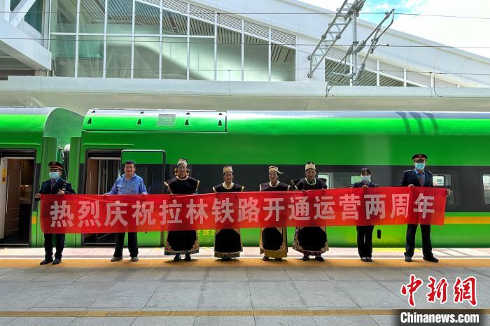 中國鐵路青藏集團(tuán)有限公司慶祝拉林鐵路開通運(yùn)營兩周年?！±詈Ｐ?攝