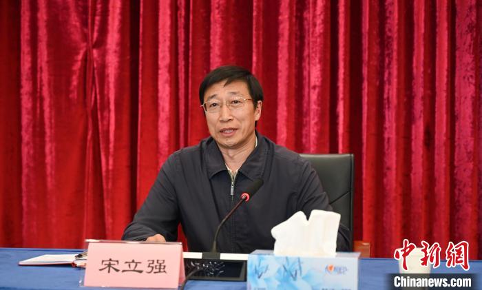 圖為西藏自治區(qū)黨委組織部副部長、第十批援藏干部人才總領(lǐng)隊宋立強致辭。