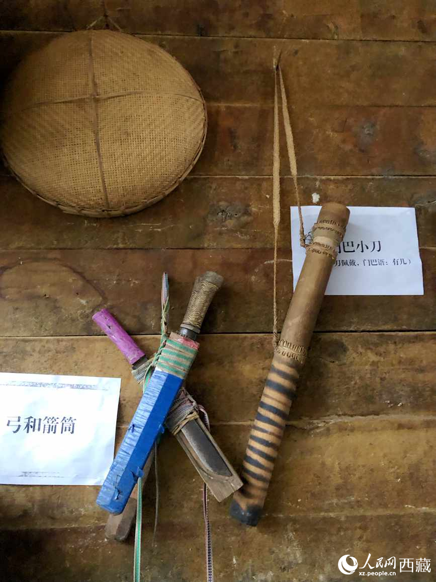當地獨具特色的藤竹工藝品。