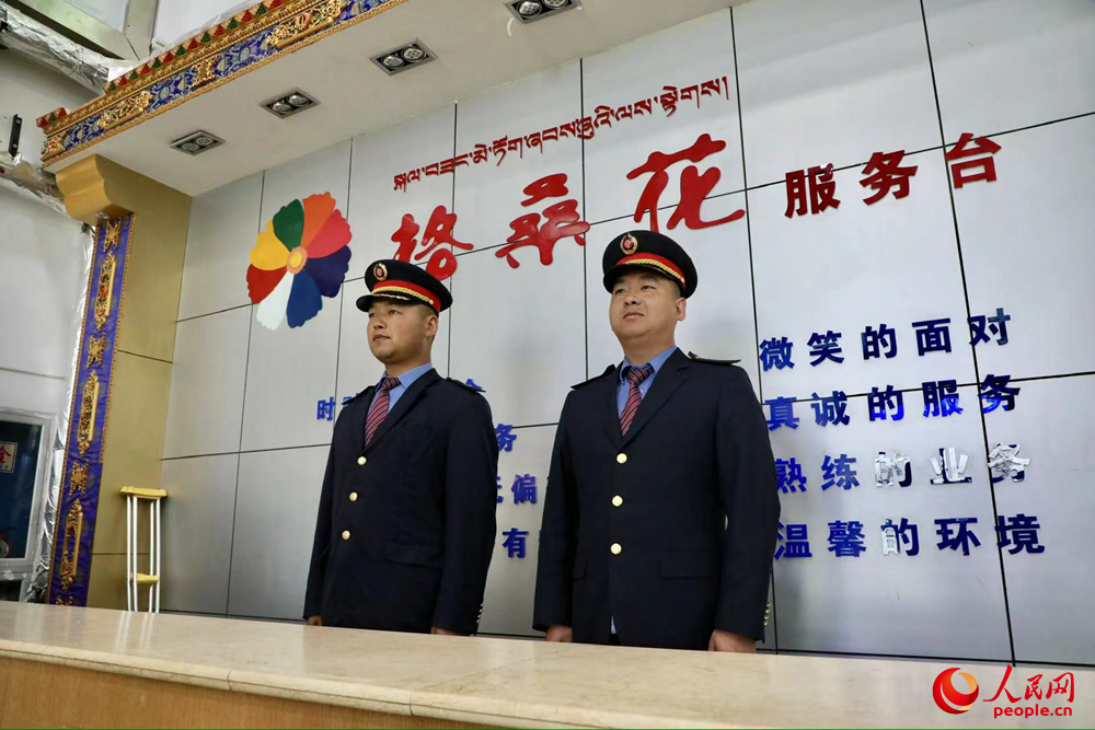 那曲火車站格?；ǚ?wù)臺。人民網(wǎng)記者 次仁羅布攝