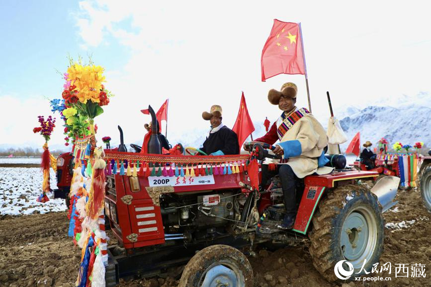 拉薩市墨竹工卡縣唐加鄉(xiāng)莫沖村的春耕儀式現(xiàn)場。人民網(wǎng) 次仁羅布攝