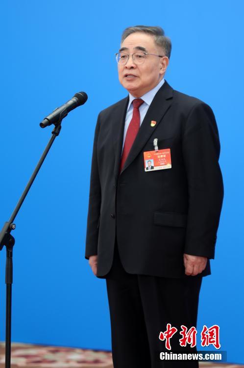 3月8日，第十三屆全國人民代表大會第四次會議舉行第二場“代表通道”采訪活動。圖為全國人大代表張伯禮通過網絡視頻方式接受采訪。 <a target='_blank' ><p  align=